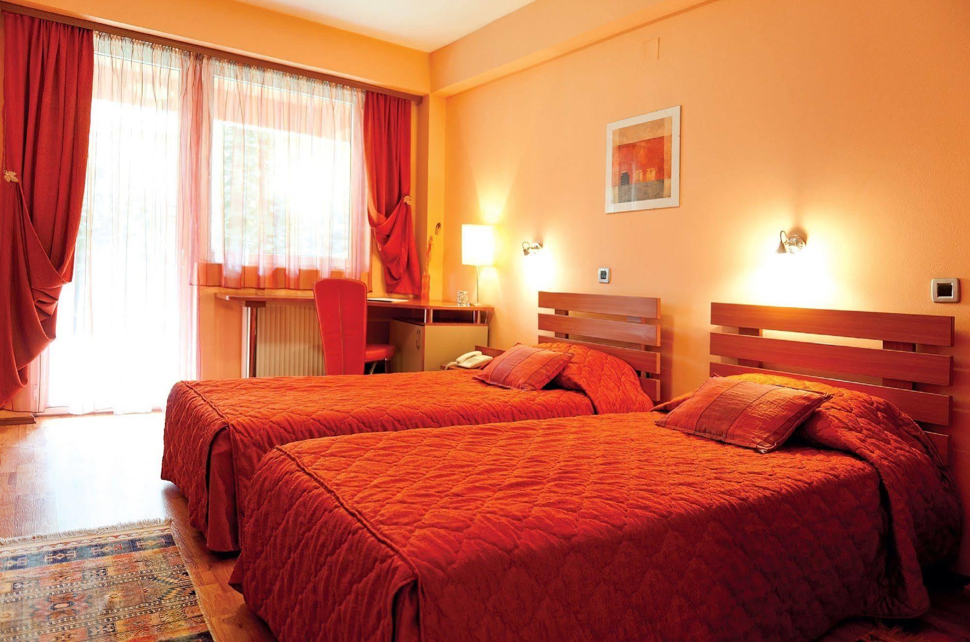 Leonardo Hotel Скопье Экстерьер фото