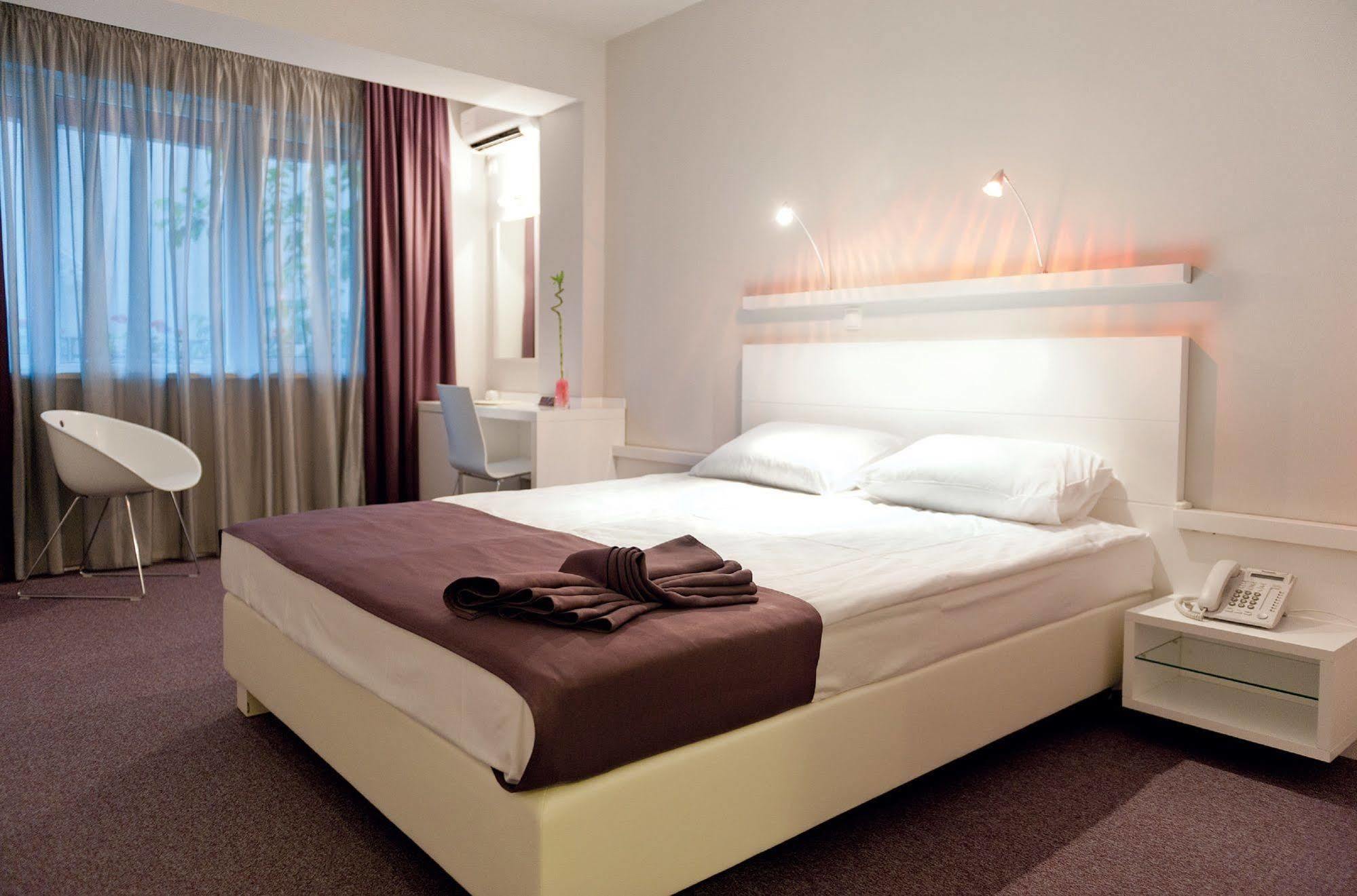 Leonardo Hotel Скопье Экстерьер фото