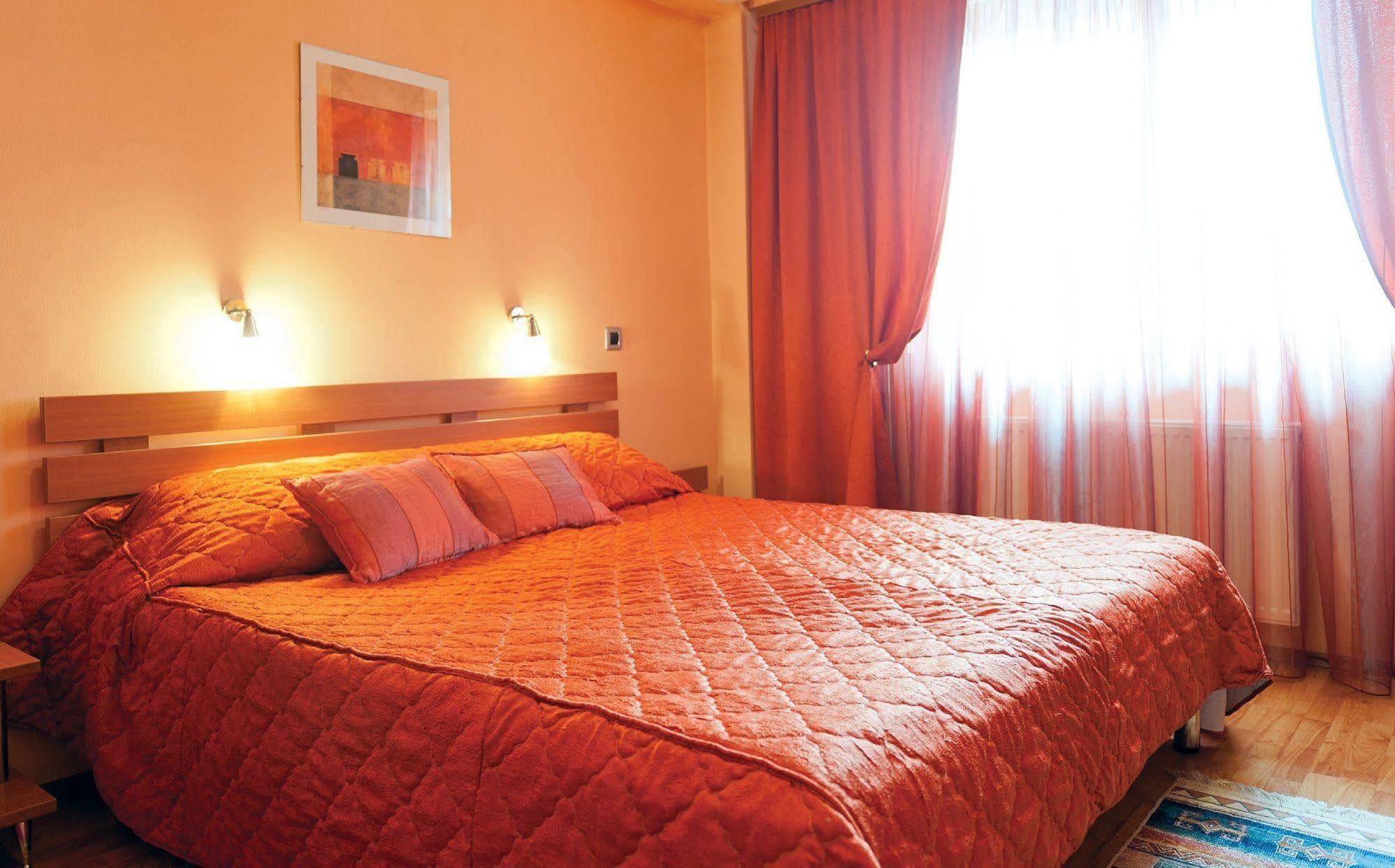Leonardo Hotel Скопье Экстерьер фото