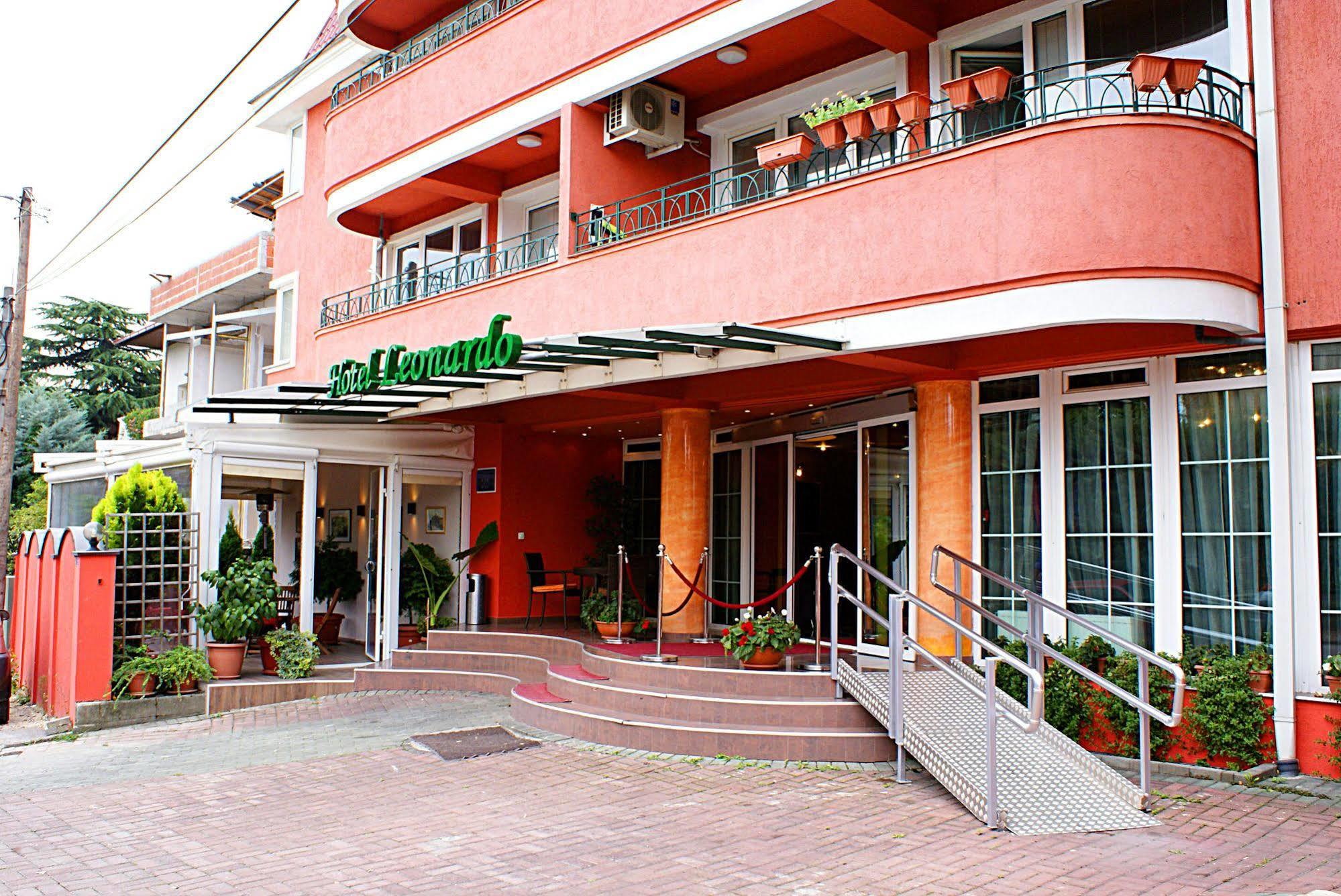 Leonardo Hotel Скопье Экстерьер фото